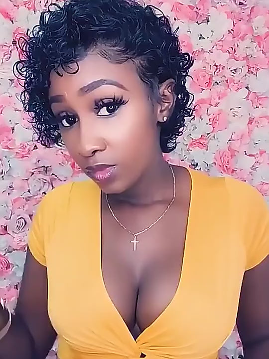 Perruque courte bouclée coupe Pixie perruque naturelle noire en cheveux humains